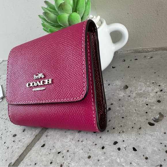 NWT Coach Small Trifold Wallet - Picture 3 of 10
